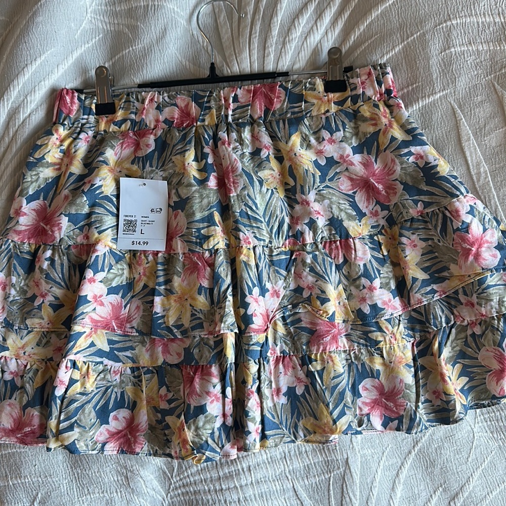 Floral mini skirt, Forever 21, size large, NWT